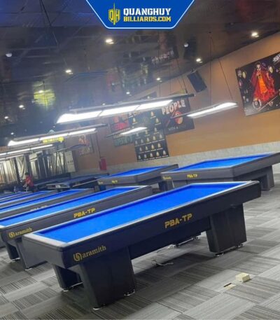 Bàn bi-a phòng chơi billiards công nghiệp cao cấp thương hiệu Aramith, thiết kế hiện đại, phù hợp cho các trung tâm giải trí và câu lạc bộ chơi bi-a chuyên nghiệp.